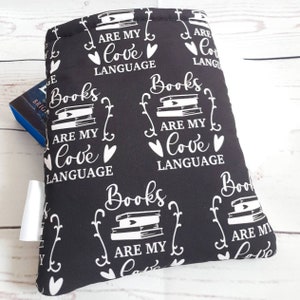 Book Sleeve mit Tasche, Book Jacket, Kindle Sleeve, Switch Sleeve Books are my love Sprache Bild 1