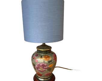 Vintage porcelain exotic flower pink and blue oriental Chinese style table lamp gold side lamp bedside lamp vintage light