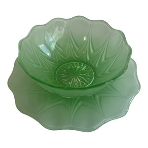 Set of 4 vintage retro 1960s green textured glass desert bowls with plates ice cream sundae bowls trifle bowls seafood bowls