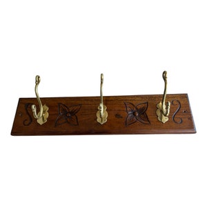 Perchero vintage de madera de roble estilo art nouveau, perchero con triple gancho de latón, perchero con motivo floral, perchero vintage
