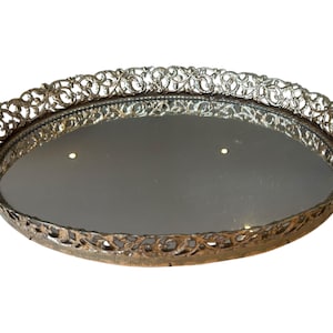 Extra stor guldfärgad metall vintage serveringsbricka med spegel och hål i galleriet dryckesbricka sminkbordsbricka parfymbricka silver mittstycke