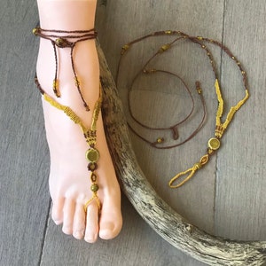 Een paar gele barefoot sandals afbeelding 1