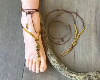 Een paar gele barefoot sandals