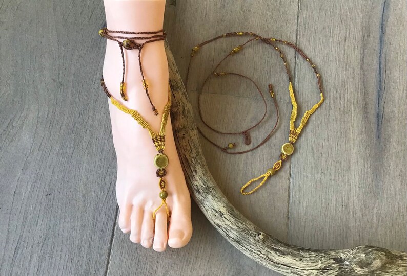 Een paar gele barefoot sandals afbeelding 1