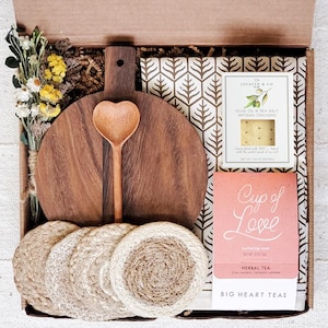 Charcuterie Board Gift Box - Thoughtful Wedding and Housewarming Gift for Her [GB-WB/R-D]