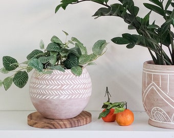 Maceta y jardinera de terracota grabada a mano • Maceta esférico • Maceta para plantas, maceta para suculentas, cerámica artesanal, para amantes de las plantas, regalos para el Día de la Madre