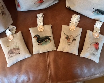 Almofada/sachê feito à mão com aroma de lavanda e aparência de linho.