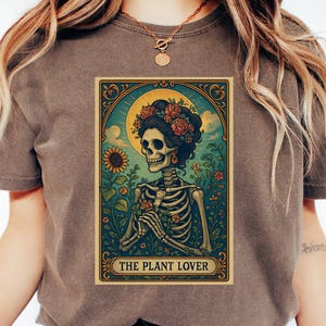Pflanzenliebhaber Skelett T-Shirt, Sweatshirt, Florale Schädel T-Shirt, Gärtner Geschenk, Botanisches Skelett, Tarot Karte Shirt, Gothic Skelett Shirt, Dead Inside