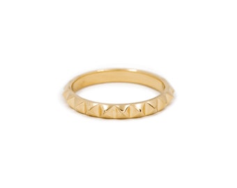 Debbie - Anillo con punta piramidal en oro amarillo de 14 k
