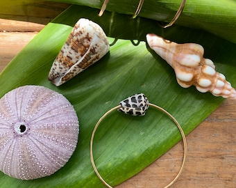 Hawaiian Seashell Gold Bangle