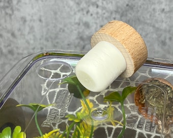 Rubber Feeder Hole Plug with Wooden Handle for Spider Enclosure (0.5 inch)