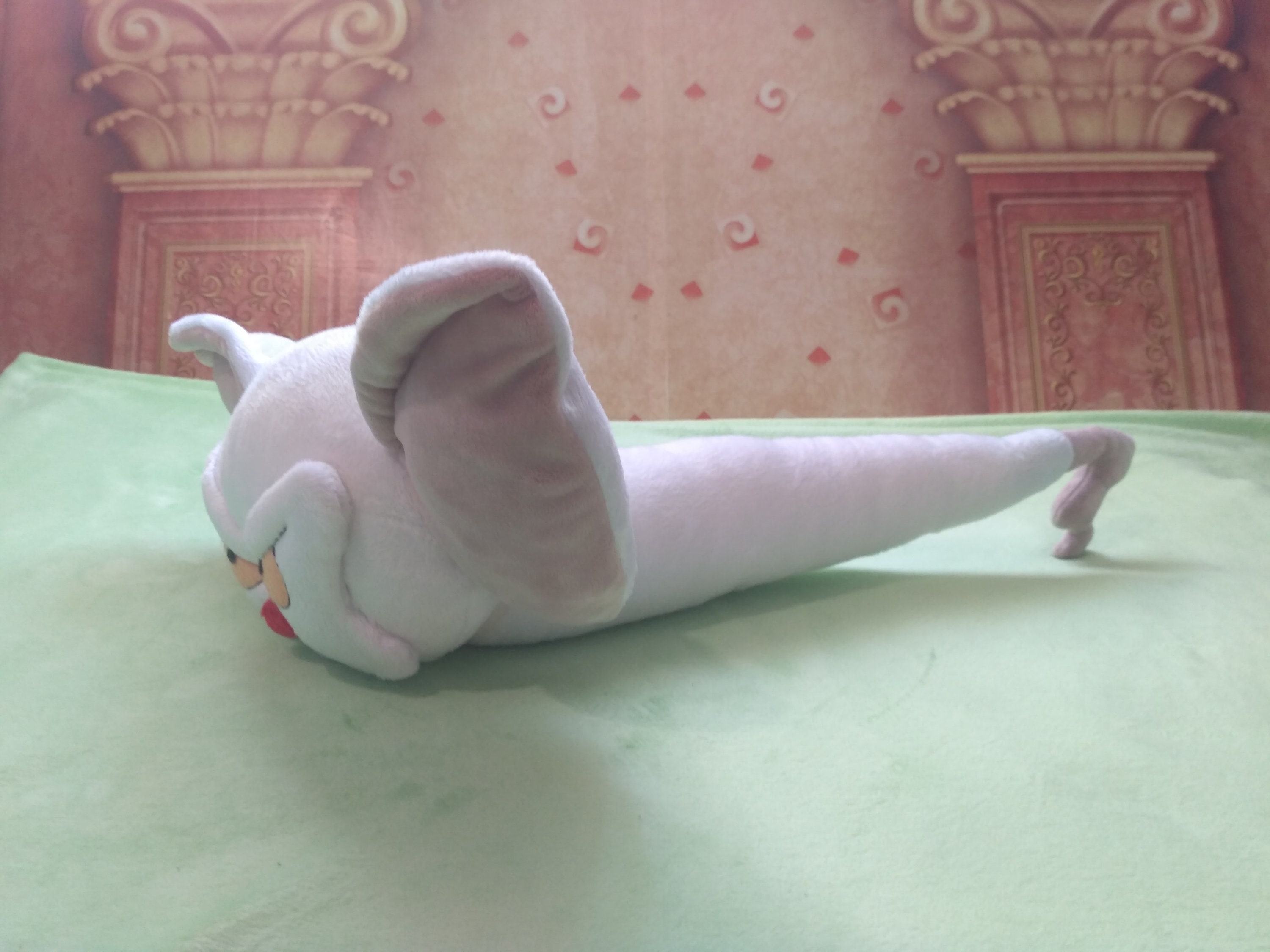 Decoración para la habitación de felpa coleccionable dibujando | Etsy