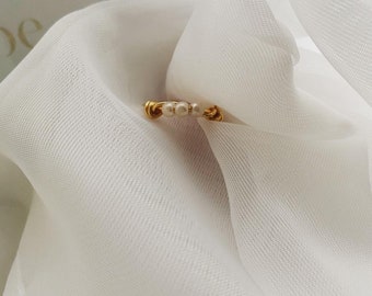 Gold pearl ring