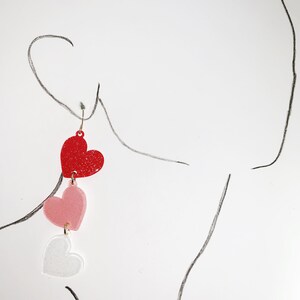 Red Pink and White Hearts Dangling Drop Earrings/Valentine&#39;s Day Earrings/Valentine Gift/Anniversary/Date Night Earrings/Heart-Shaped/Love