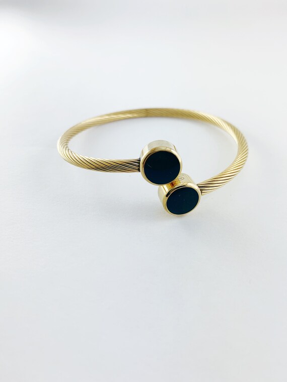 Gold Twisted Rope Bracelet With Smooth Round Black Circles  display picture 1