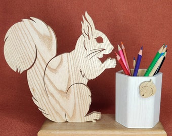 Pot à Crayons en bois d'un écureuil