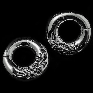 2g Lily Clicker Magnetic Closure Ear Weights for gauges stretched ears
