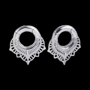 2g Frill Clicker Magnetic Closure Ear Weights Hangers hoops for stretched ears