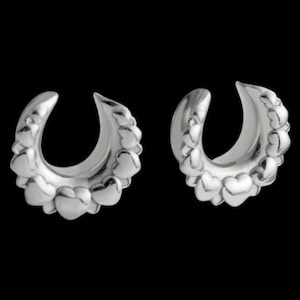 Saddle Hanger Plugs Heart of Silver for gauges stretched ears