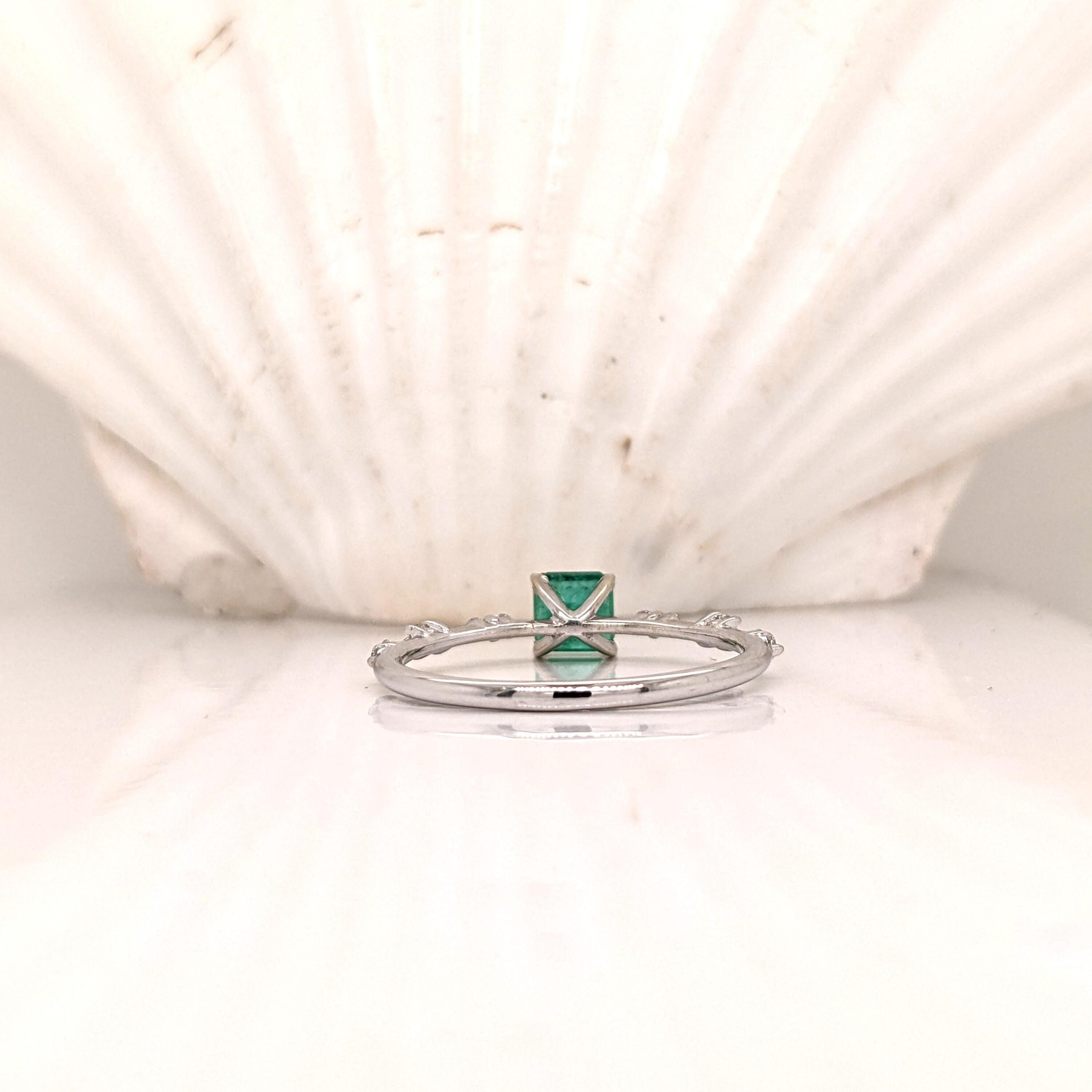 ファンシー グリーン エメラルド リング、天然地球採掘ダイヤモンド