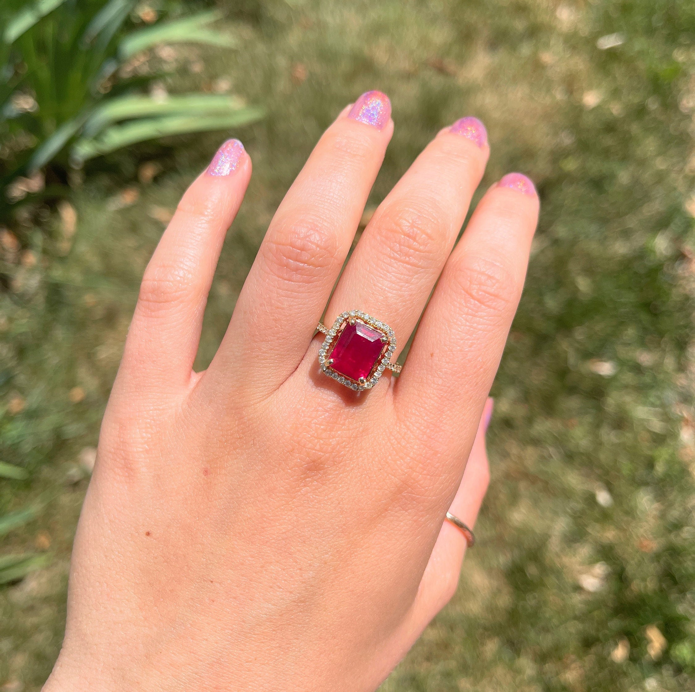 RARE ! RUBIS BRUT ROUGE POURPRE DE MADAGASCAR DE 3,25 CARATS