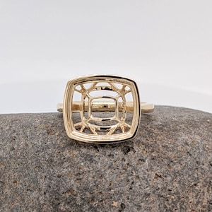 Montura de anillo con engaste en bisel y caña redondeada cómoda en oro macizo de 14 k / Talla cojín / Engaste solitario / Personalizable
