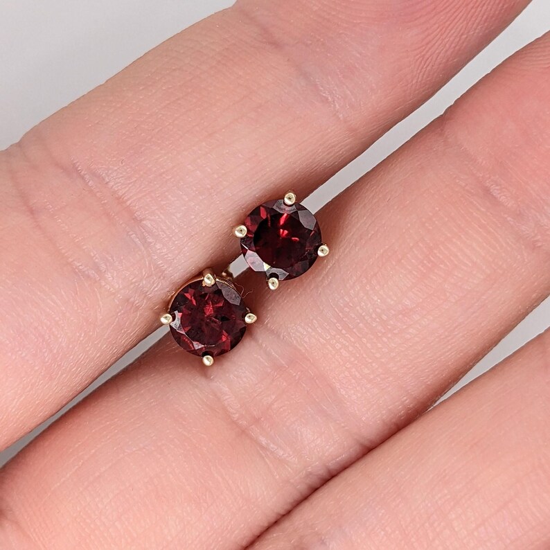 Natural Round Brilliant Cut Red Garnet – Calibrated Loose Faceted Gemstone