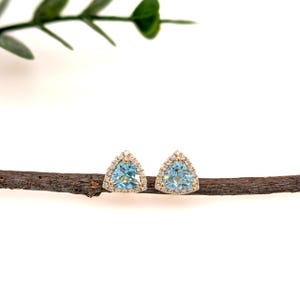 1.63ct Himmelblauer Topas Ohrstecker W Diamant Halo in 585er Massivgold | TR 6mm
