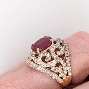 Bague Rylos Or Jaune 14k - Rubis & Diamants Simulés (9x7mm) - Taille US 7