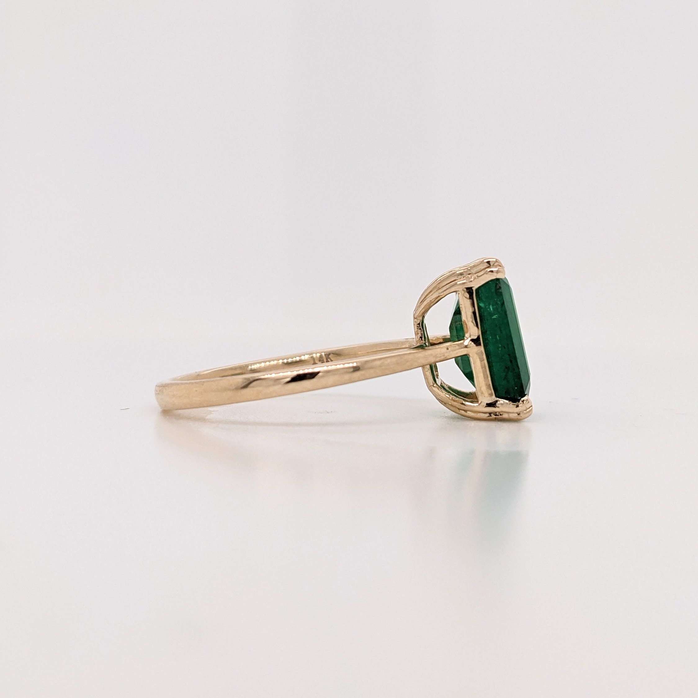 エレガントなエメラルドリング 14K イエローゴールド I エレガントなエメラルドリング 14K イエローゴールド I