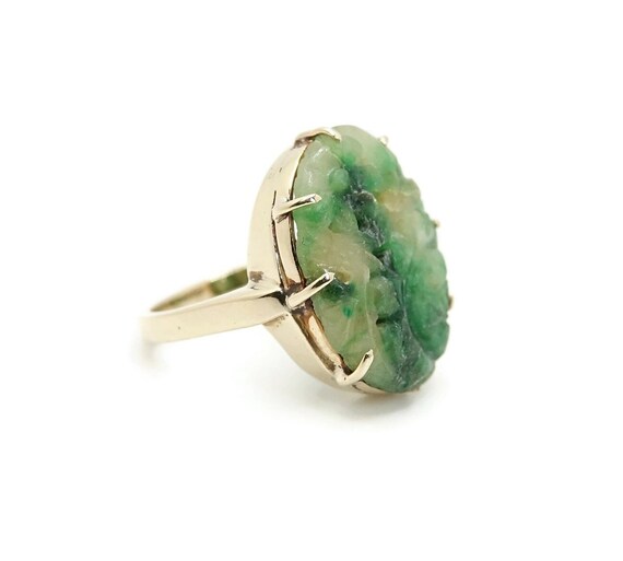 Vintage 14k Yellow Gold Carved Jade Ring - image 3