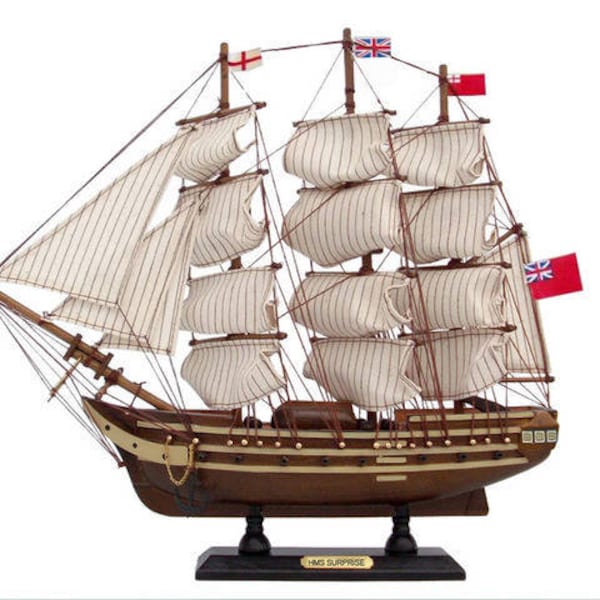 Maestro y comandante de madera HMS Surprise Tall Model Ship 14"