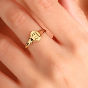 14K Gold Initial Signet Ring,Custom Letter Ring,Personalized Ring,Chunky Pinky Ring,Gift For Her,Bridesmaid Gift,LVK03