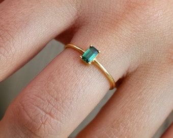 Emerald Solitaire Ring,14K Gold Minimalist Ring,Delicate Emerald Ring,Emerald Diamond Engagement Ring,Gift For Her,LVK73