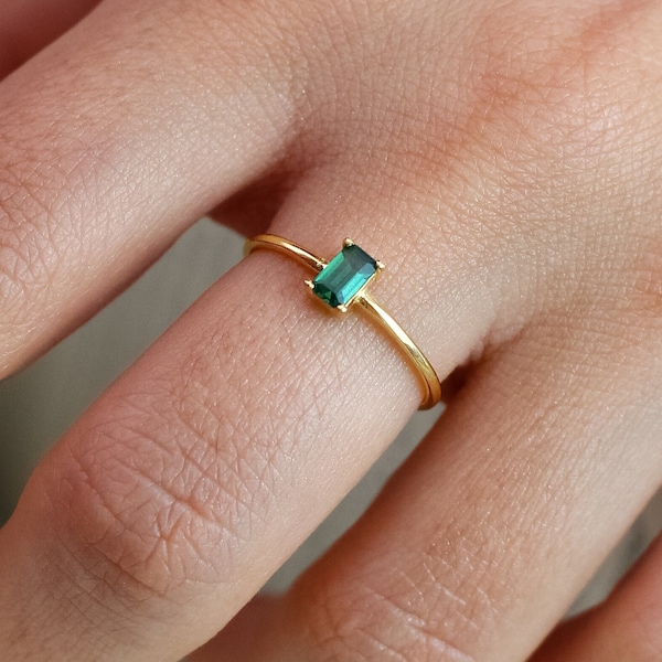Emerald Solitaire Ring,14K Gold Minimalist Ring,Delicate Emerald Ring,Emerald Diamond Engagement Ring,Gift For Her,LVK73