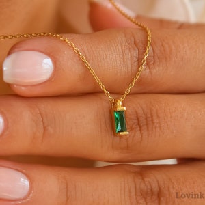 Tiny Emerald Necklace,14K Gold Emerald Baguette Necklace,Gemstone Jewelry,Green Pendant Necklace,Birthday Gift,LVK79