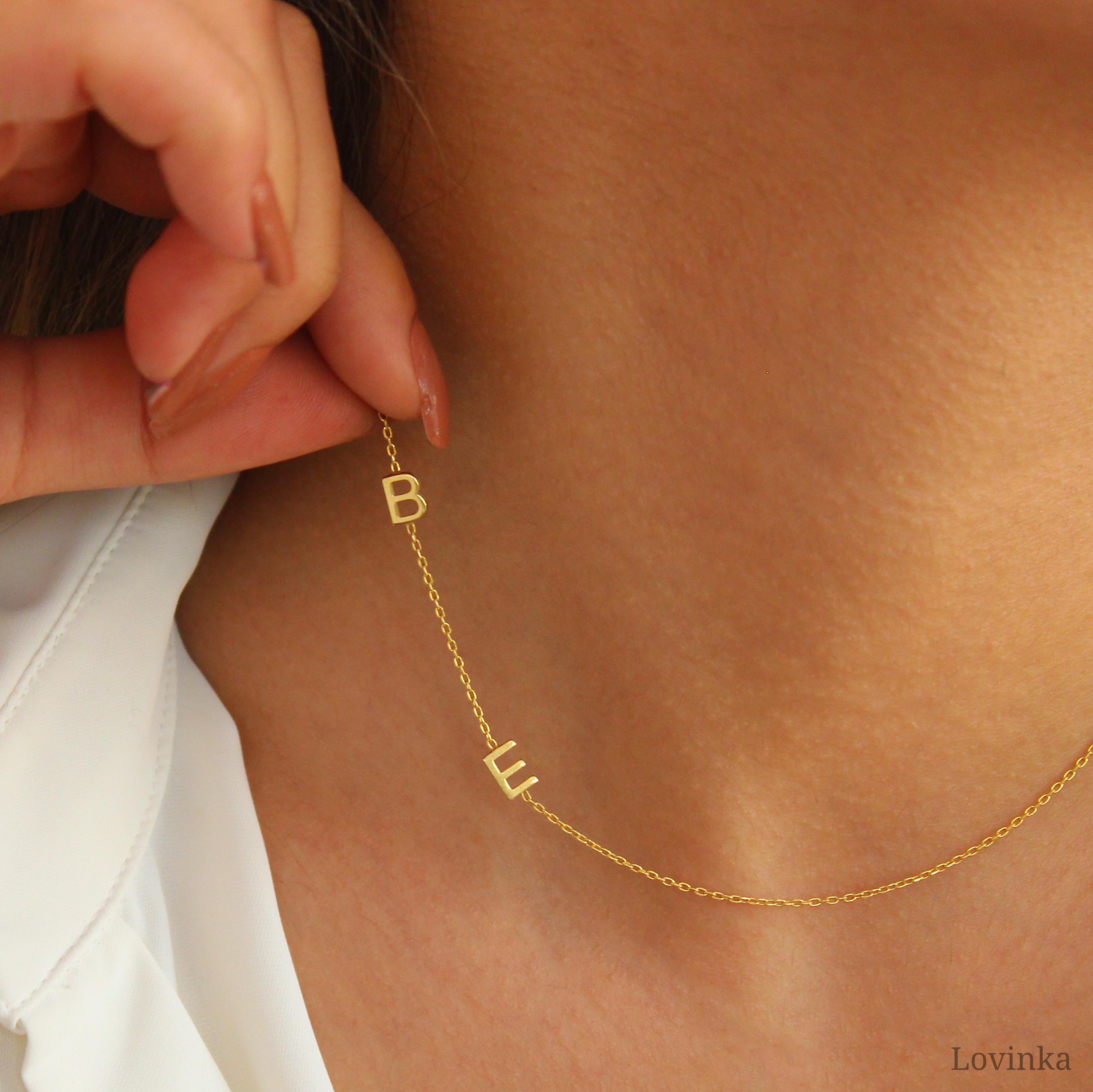Zijwaartse eerste ketting, gouden eerste ketting, ketting aangepaste brief, gepersonaliseerde sieraden, cadeau voor haar, kerstcadeau, moeders cadeaus, LVK26