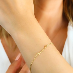 14K Gold Namensarmband, Personalisiertes Namensarmband, Zierliches Armband, Personalisierter Namensschmuck, Geschenk für Mama, LVK04 Bild 6