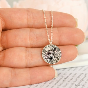 Collier empreintes digitales en argent sterling, bijoux empreintes digitales, bijoux commémoratifs, collier empreintes digitales gravées, bijoux de crémation, LVK14Y