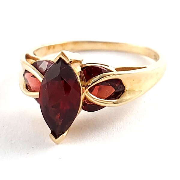 Vintage 10K Solid Gold & Garnet Ring - Marquis Cut - Size 5.5