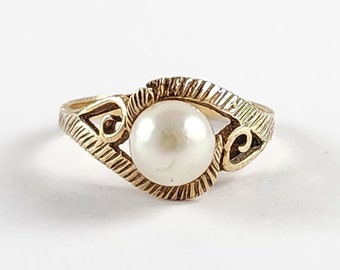 Vintage 10K Solid Gold Solitaire Pearl Statement Ring - Vintage Pearl Jewelry - Estate Jewelry - Size 6.75