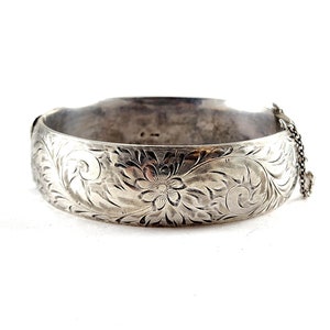 Vintage Ronald J. Wyancko Carved Sterling Silver Hinged Bangle Bracelet - Estate Jewelry - 7&quot;