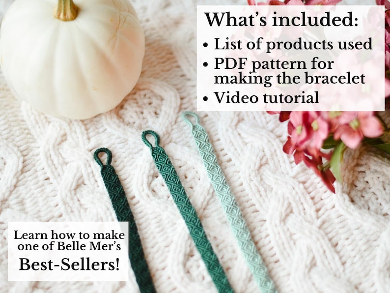 Puede incluir: Imagen de tres pulseras de la amistad verdes, una calabaza blanca y texto que dice "&iexcl;Aprende a hacer uno de los m&aacute;s vendidos de Belle Mer!" y "Qu&eacute; incluye: Lista de productos utilizados, patr&oacute;n PDF para hacer la pulsera, Tutorial en v&iacute;deo."