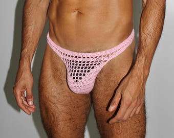 Slip da uomo rosa all'uncinetto