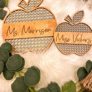 Personalized Teacher Rattan Apple Desk Plaque | Personalized Teacher Door Hanger | Boho Teacher Decor | New Teacher Gift | Wooden Teacher image 6