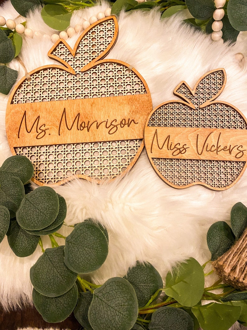 Personalized Teacher Rattan Apple Desk Plaque | Personalized Teacher Door Hanger | Boho Teacher Decor | New Teacher Gift | Wooden Teacher image 6