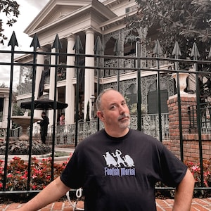 Foolish Sterbliche Haunted Mansion Glow in the Dark besticktes T-Shirt oder Rundhalspullover