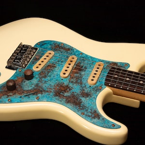 ストラトキャスター　ピックガード Amazon.co.jp: ピックガードスクラッチプレート ストラト