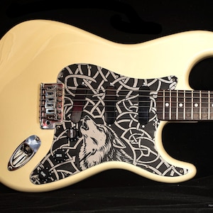 Stratocaster SSS Pickguard Howling Wolf Celtic Lightly Aged Relic Silver-Black Engraved Aluminum Metal SSS Unique Metal Strat Pickguard