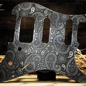 Stratocaster Professional II Pickguard HSS Synthetisches Pickguard PAISLEY Aged Relic Silber-Schwarz Graviertes Aluminium Metall Einzigartig